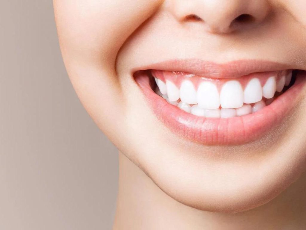 عوامل تاثیرگذار در رنگ دندان ها